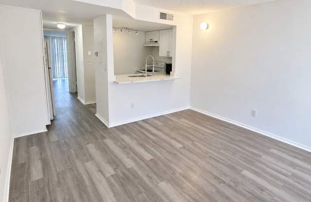 1-BEDROOM CONDO FOR RENT OR SALE | GATED COMMUNITY NEAR THE HILLSBOROUGH RIVER Gallery 4