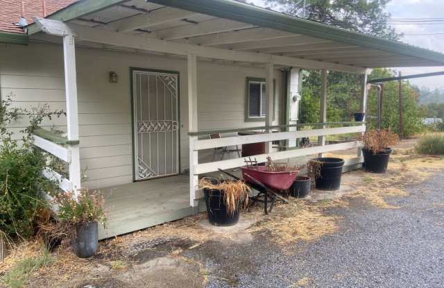 Charming - Off Forni Road - 2 Bdrm, 2 Bath photos photos