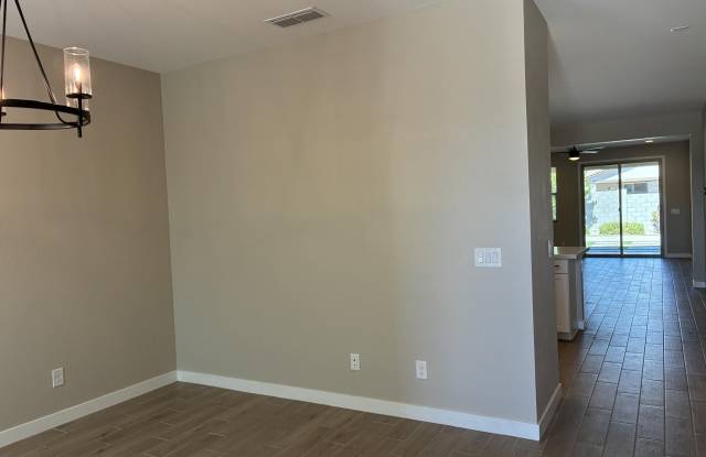 17296 W VALENTINE Street Gallery 4