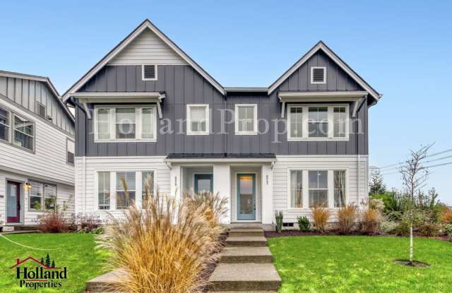 Warm, Welcoming Home With Modern Comforts Waiting for you! NOW at a SUPER PRICE of $2,695 plus a SPECIAL OFFER, get $200 credit on your first full month's rent!!! photos photos