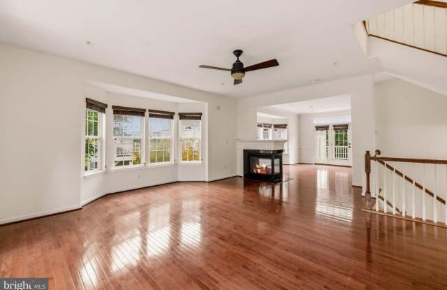 2107 TURLEYGREEN Place Gallery 2