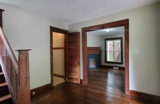 Huge 4-bedroom house photos photos