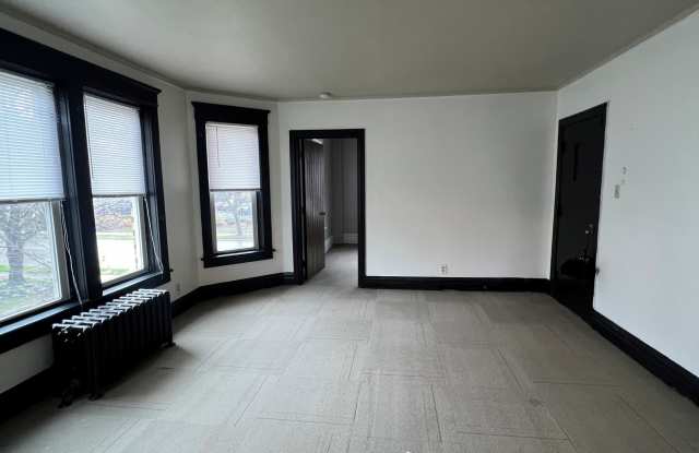 343 East Division Street - 3 Gallery 4