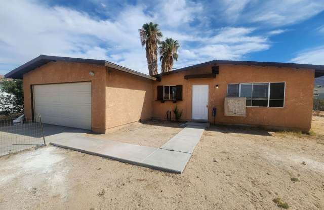 Large 2 Bedroom Downtown 29 Palms photos photos