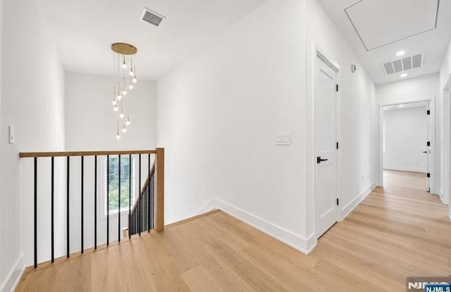 220 Riveredge Gallery 4