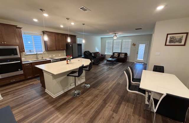 Room in 5 Bedroom Home in Leander Gallery 4
