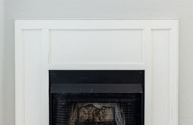 Large Renovated 2Bed 2Bath Apartment Gallery 2