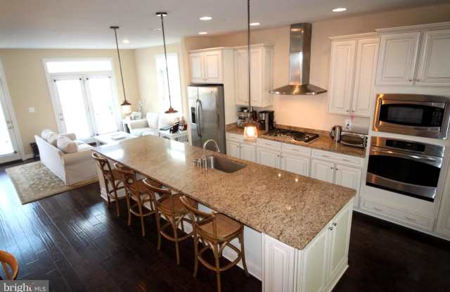 20708 DUXBURY TERRACE Gallery 2