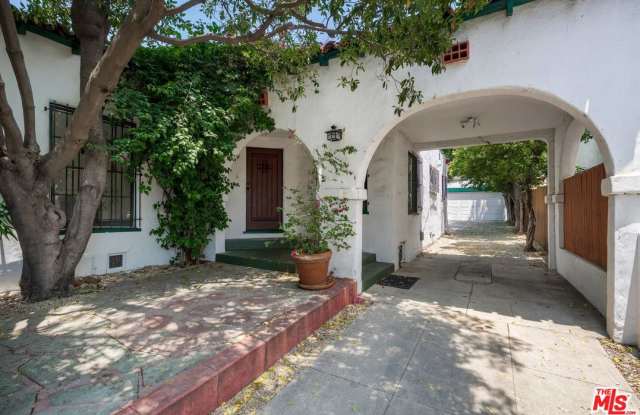 3165 LARGA Avenue - 3165 Larga Avenue, Los Angeles, CA 90039