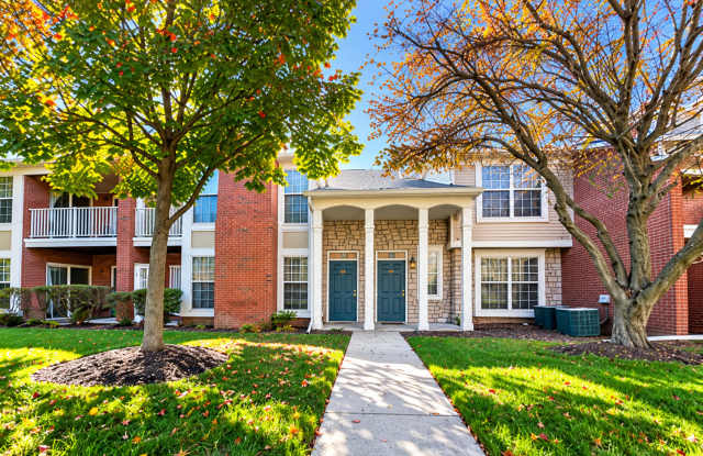 BEAUTIFULLY REMODELED FIRST-FLOOR CONDO | 2 BEDROOMS, 2 FULL BATHS & ATTACHED GARAGE! Gallery 1