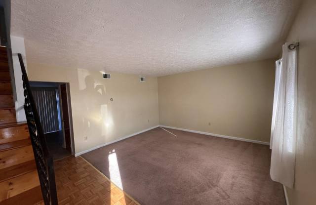 2352 ROOSEVELT Boulevard Gallery 2