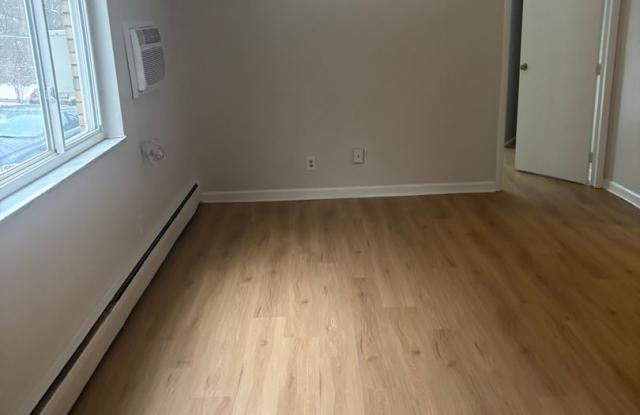 508 Clinton Springs Gallery 4