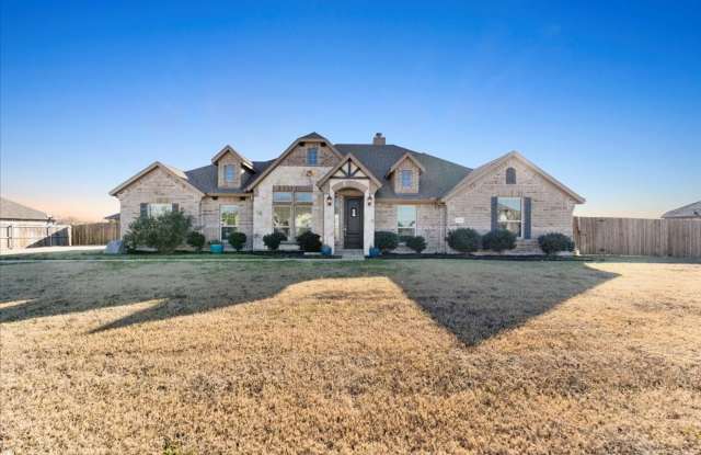 Country Living, Move-In Ready 4-bed 2-bath 2080sqft 1+ Acres MELISSA FARMS - 6320 Starr Drive, Collin County, TX 75071
