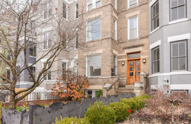 Unique Three Bedroom One Bath In Columbia Heights-Back Patio with Deck, Near Metro, Columbia Heights Nightlife! photos photos