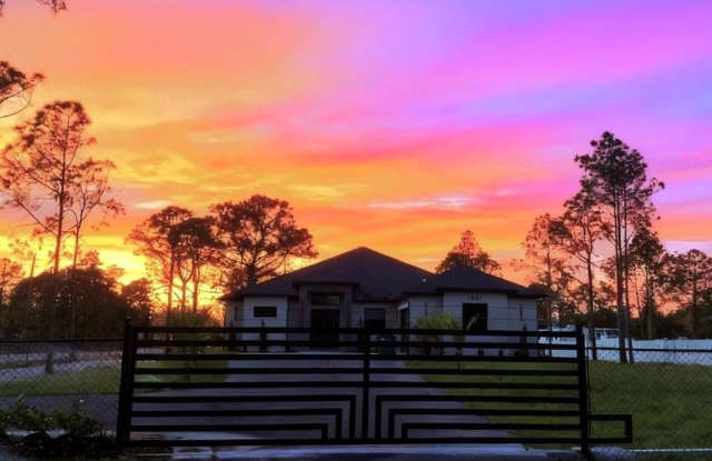 1821 DESOTO Blvd N photos photos