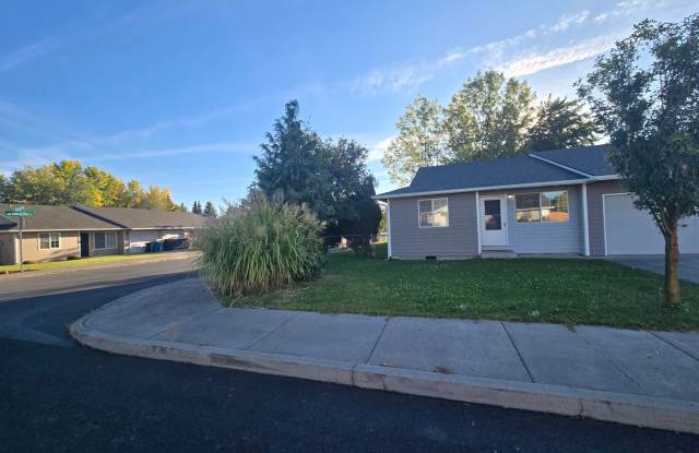 Charming, bright and super clean home ~ 1317 sq ft, SW Redmond Gallery 3