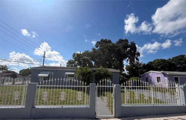 16000 NW 17th Ct Gallery 2