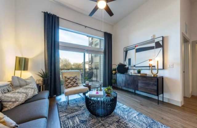 2543 Montopolis Dr Gallery 2