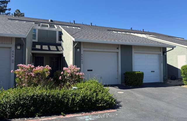 Bright 2 Bed 2 Bath Townhouse in Campbell! photos photos