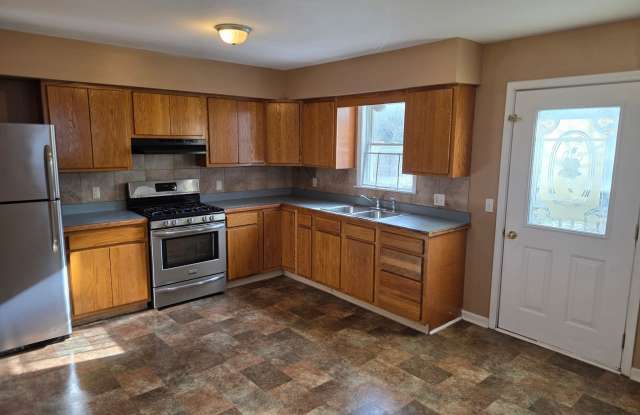 96 E Schuyler St - 96 East Schuyler Street, Oswego, NY 13126