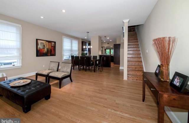 1413 FOXHALL RD NW Gallery 2