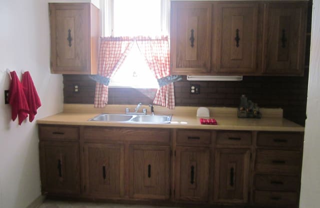 1110 Dormont Ave - 1110 Dormont Avenue, Dormont, PA 15216