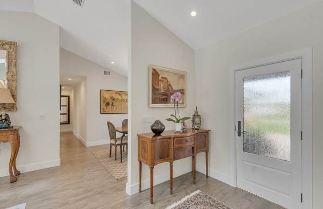 1561 Shorelands Drive E Gallery 3