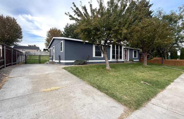 Beautiful 3-Bedroom Home + Office in a Great Kennewick Location Gallery 1
