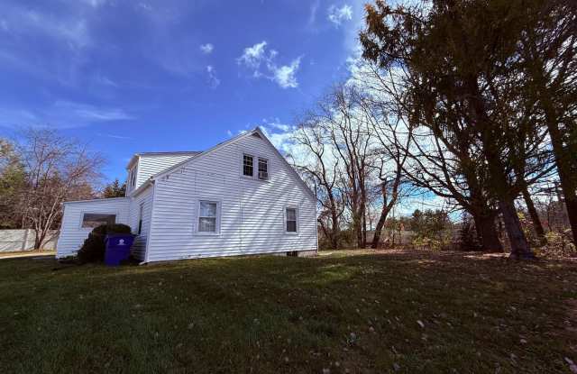 4 Bedroom, 1 Bath House Gallery 4