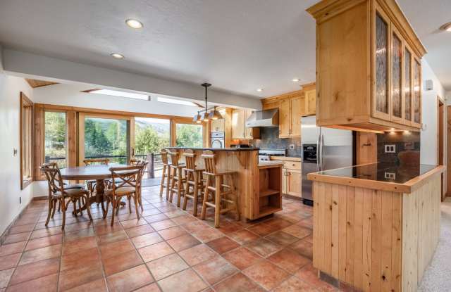 Park Meadows Home with A/C Gallery 3