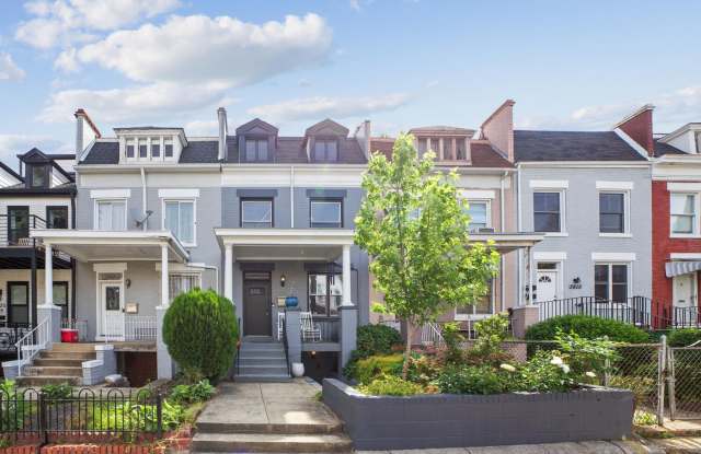 Modern Rowhome with Private Parking Pad! AVAILABLE NOW! photos photos Modern Rowhome with Private Parking Pad! AVAILABLE NOW! photos photos