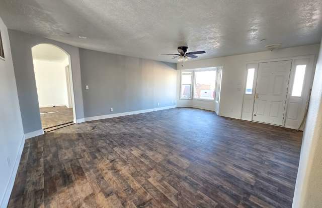 3 bed 2 bath apartment in Hildale Gallery 1