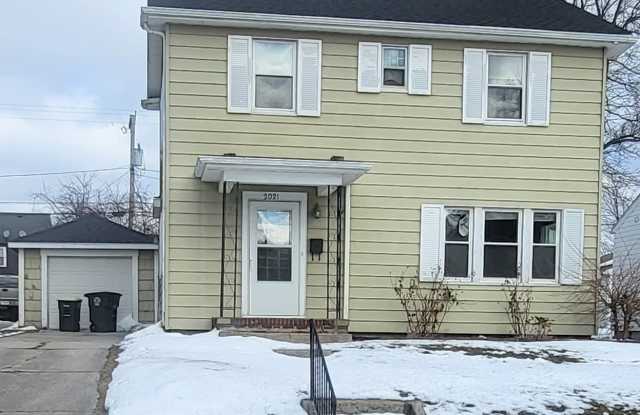 2021 Kenwood Avenue photos photos