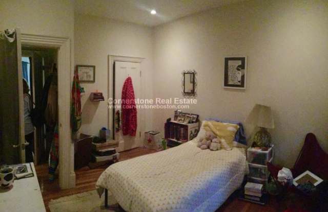 81 Old Harbor St. Gallery 3