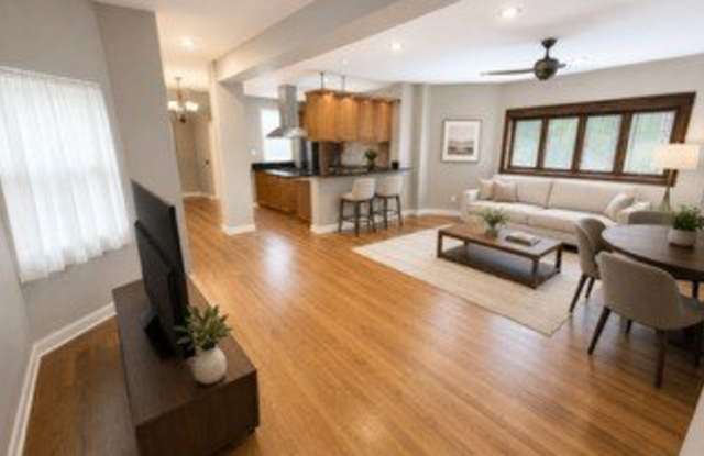 5233 S Michigan Avenue Gallery 3