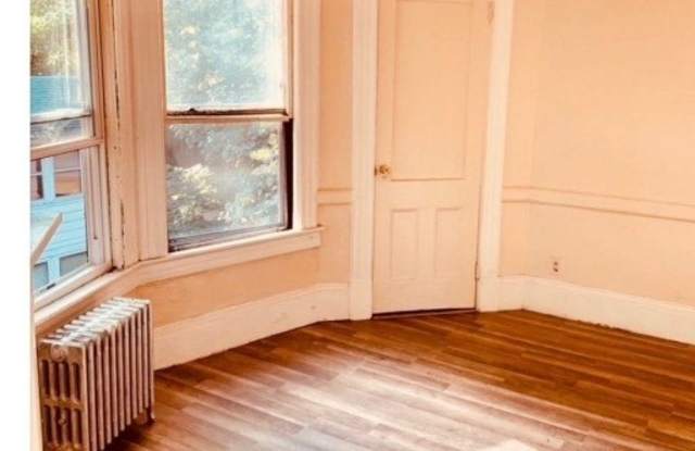 144 Lawrence St Gallery 2