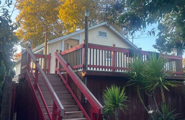 Central Roseville, 1 Bed, 1 Ba, Wall Air, Large Living Room, Bedroom Downstairs, Large Deck great for Entertaining, Lawn photos photos