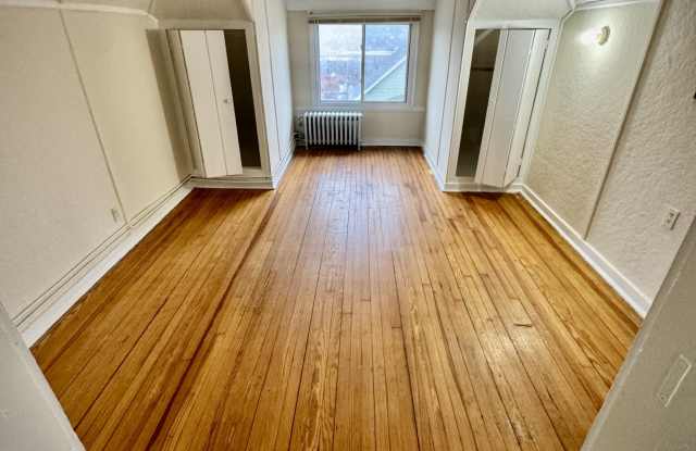 256 Congress Avenue - 3 photos photos