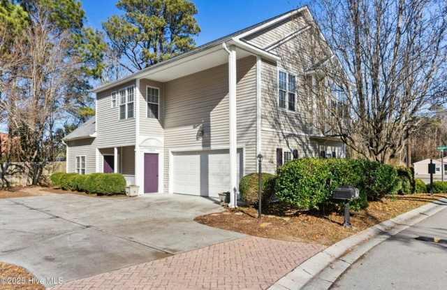 Welcome to this charming 3 bedroom, 2.5 bathroom Charleston-style home located in the heart of Wilmington, NC. photos photos