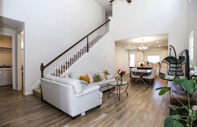 2046 Egret Gallery 4