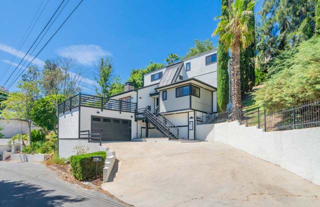 Beautifully Renovated Woodland Hills Home Gallery 3