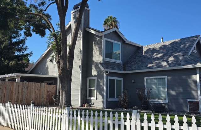 8111 Filifera Way Gallery 1