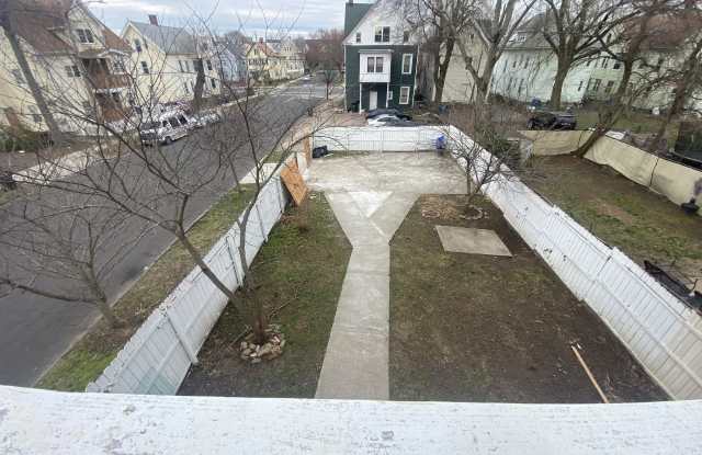 515 Winthrop Avenue Gallery 3