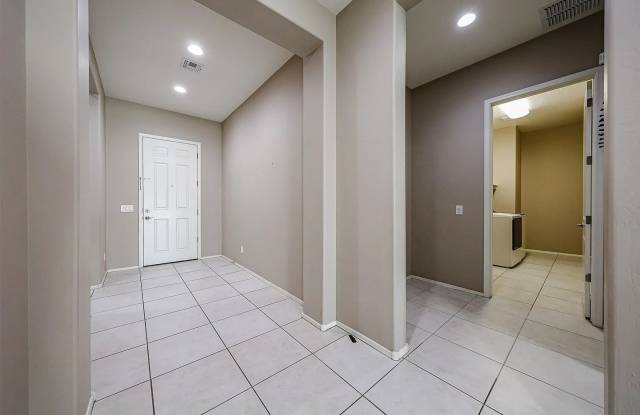 Stunning 4BR Peoria Home with Solar, Pickleball Court, Pool Access & Great Schools Gallery 3