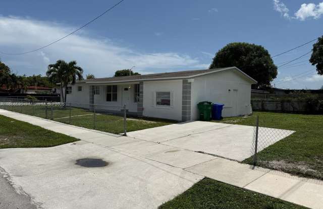 2900 NW 5th St photos photos
