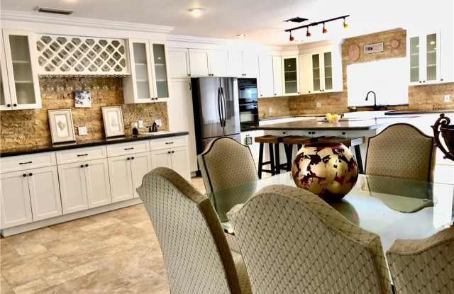 13850 SW 18th Ct Gallery 4
