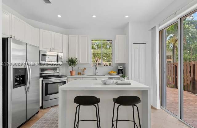5502 NW 112th Ct Gallery 2