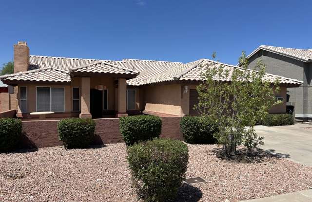 1924 E Sharon Dr Gallery 1