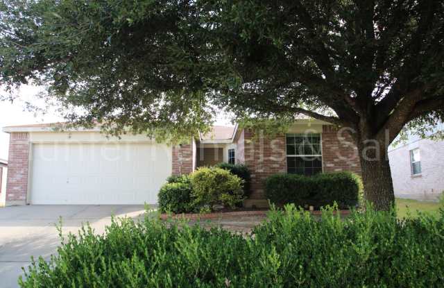 Charming 3-Bedroom Home with Fireplace, Spacious Primary Suite & Covered Deck Gallery 1