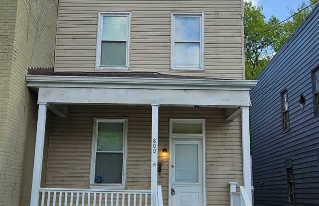 800 Delhi Ave. | $1700 | 4 Beds, 1 Bath photos photos